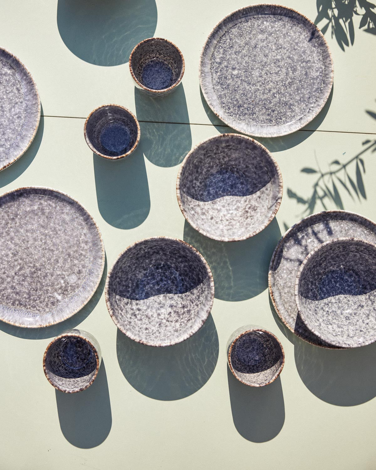 Teller-Set aus Keramik 12 handgemachter teilig 