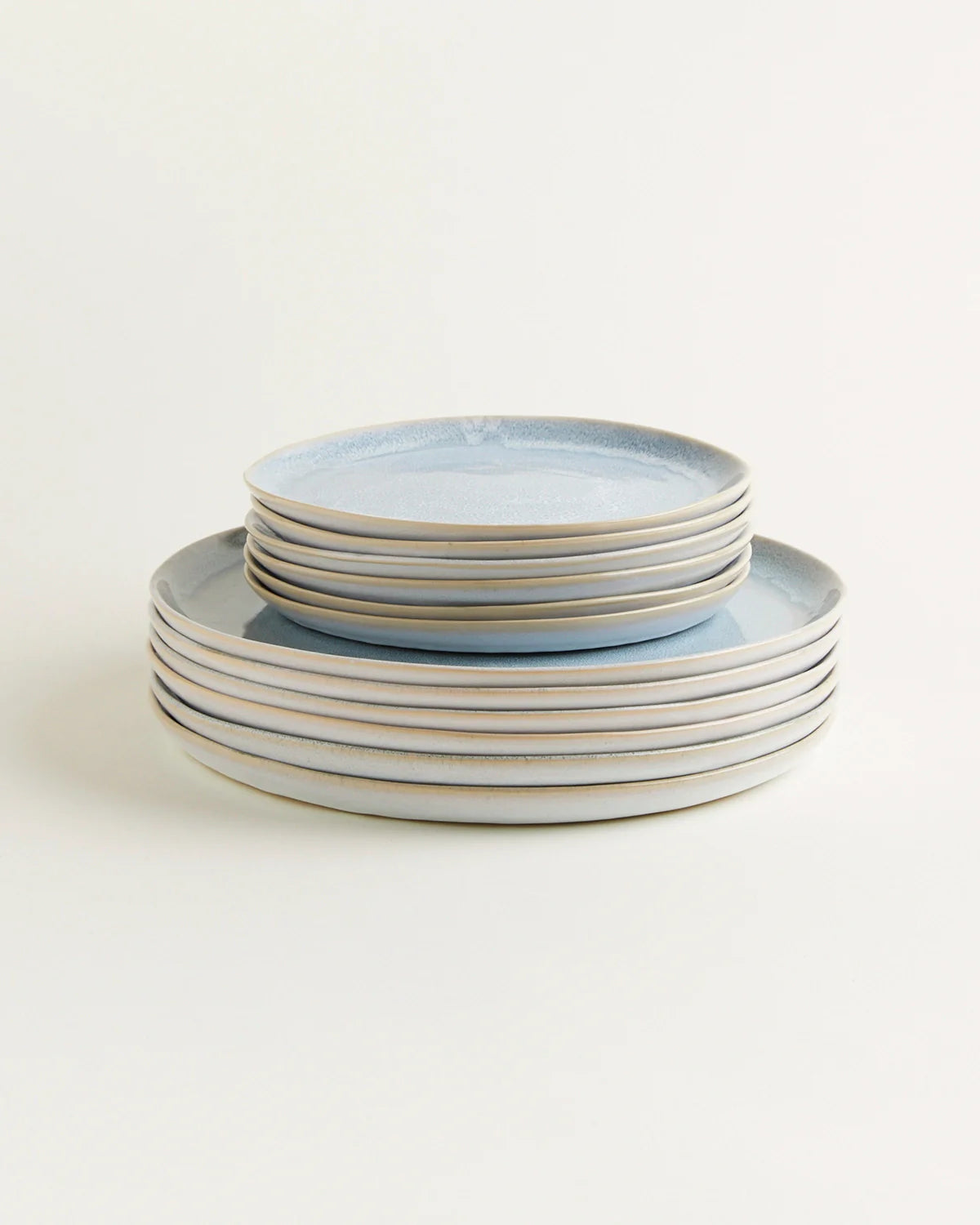 Teller-Set aus handgemachter Keramik